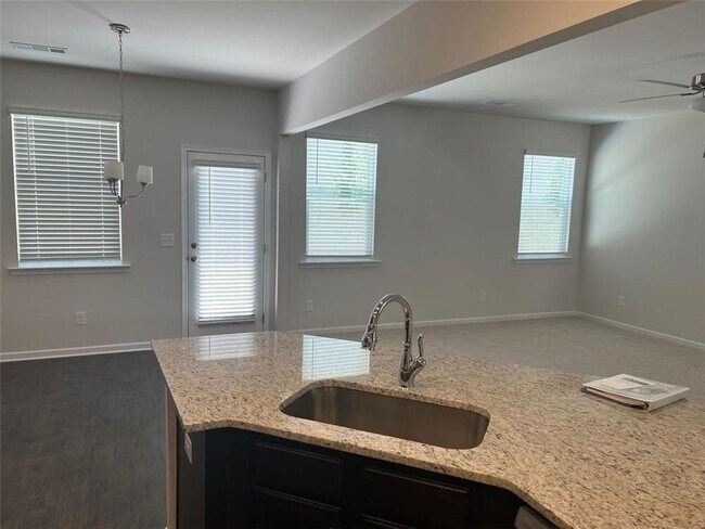 Building Photo - 127 Berry Dr