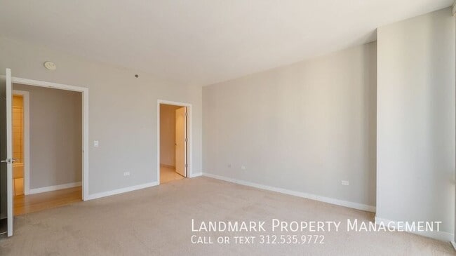 Building Photo - 8 E Randolph St