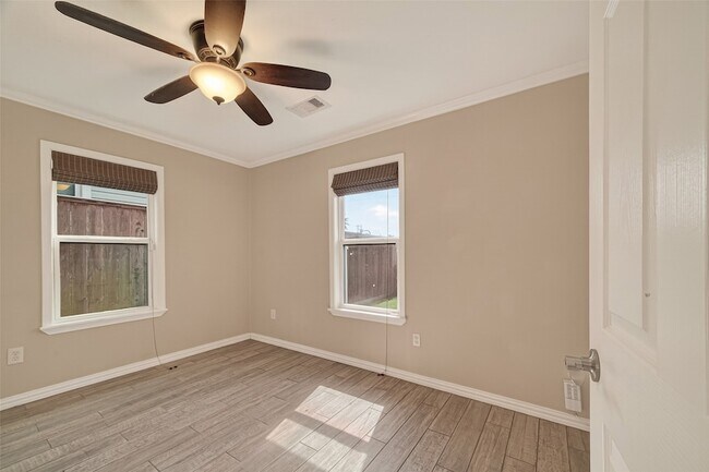 Building Photo - 5721 Sylvia Dr