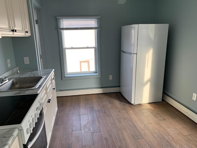 Building Photo - 420 Emmet St