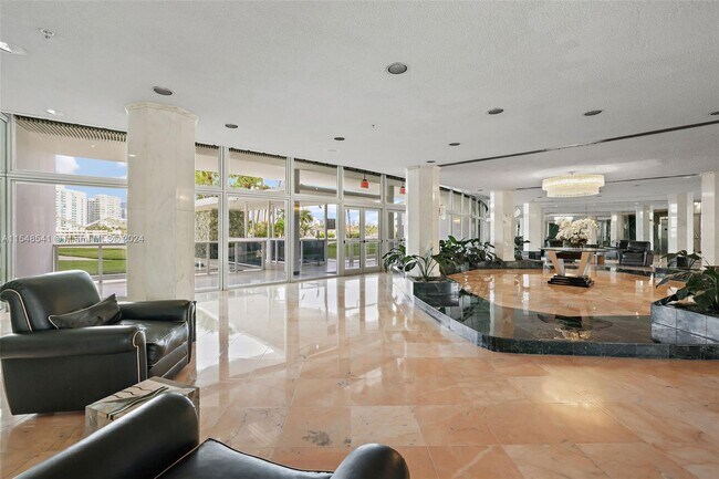 Building Photo - 900 Bay Dr