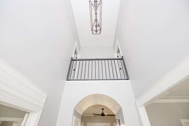Building Photo - "Spacious and Inviting 2620 sq. ft. Home i...