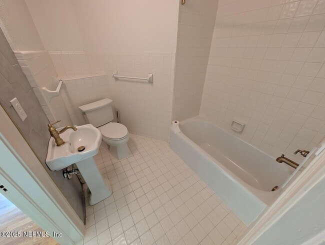 Building Photo - 1429 Azalea Dr