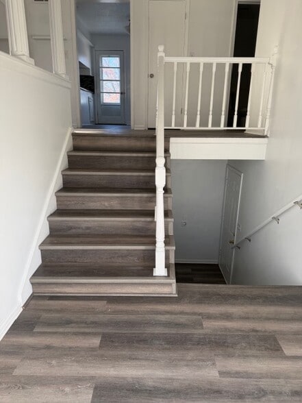 Building Photo - 6527 NW Fairway Dr