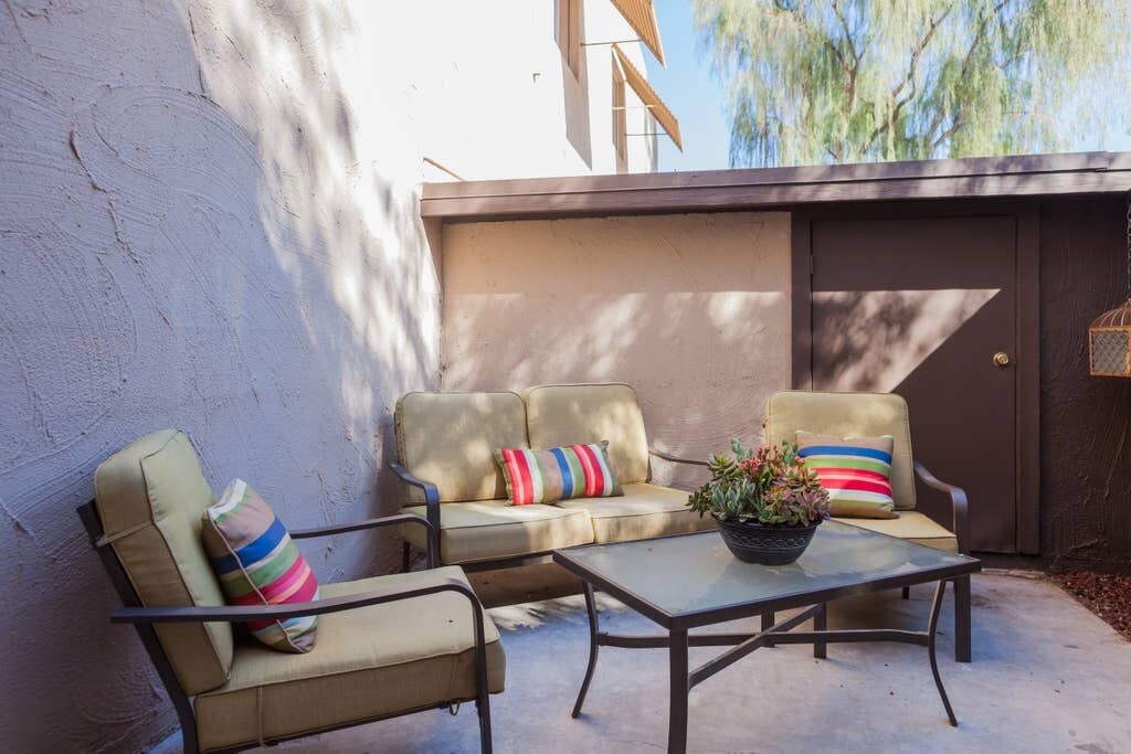 Building Photo - 8562 E Indian School Rd