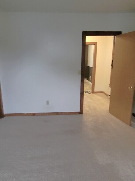 Building Photo - 403 1/2 N Fremont St