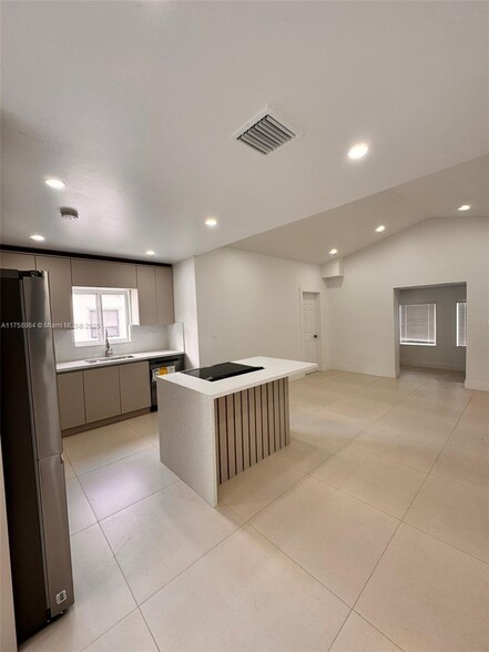Building Photo - 728 NW 77th St