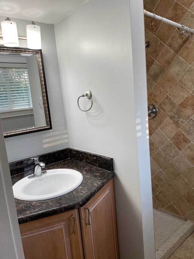 Building Photo - 4504 Normandy Dr