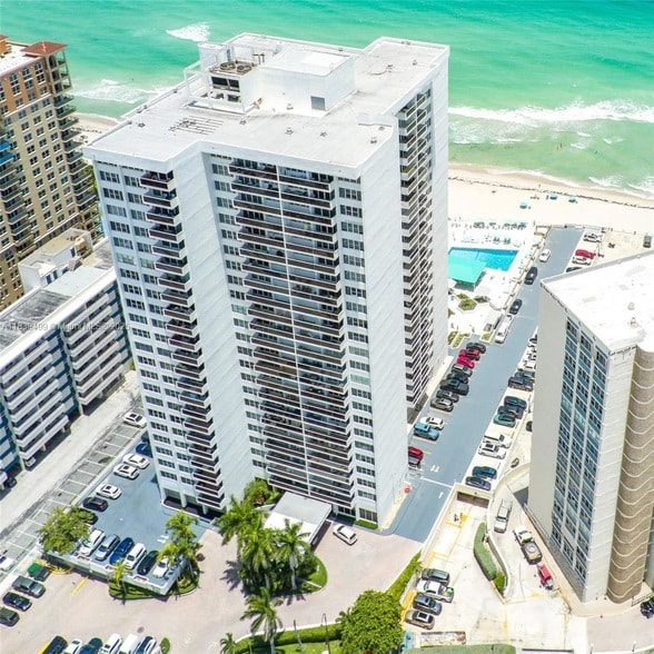 Building Photo - 3140 S Ocean Dr