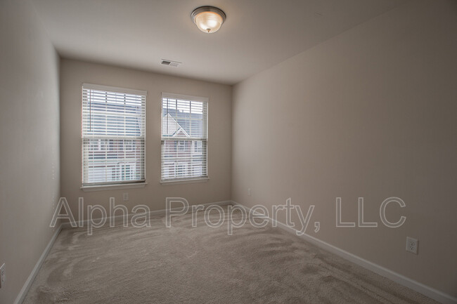 Building Photo - 438 Christiane Way