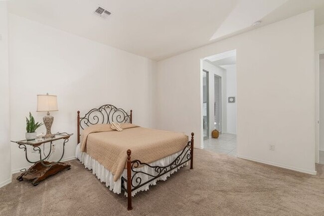Building Photo - Beautiful home in Gated Dove Mountain Comm...