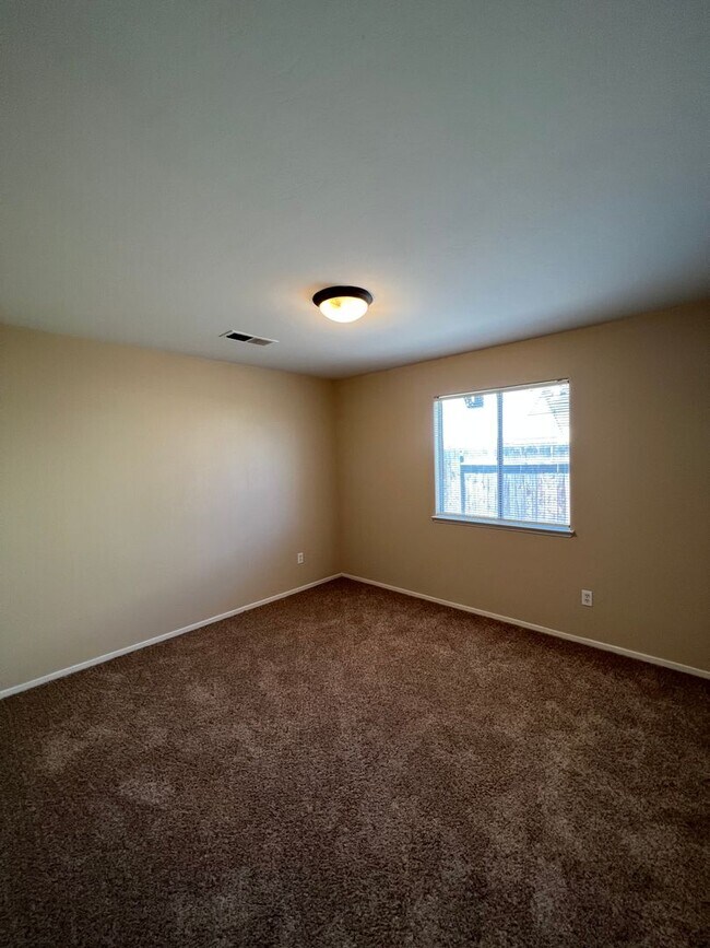 Building Photo - 2902 Tar Springs Ave