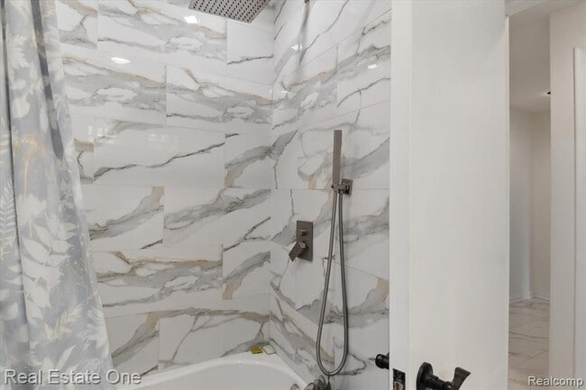 Building Photo - 23944 Fordson Dr