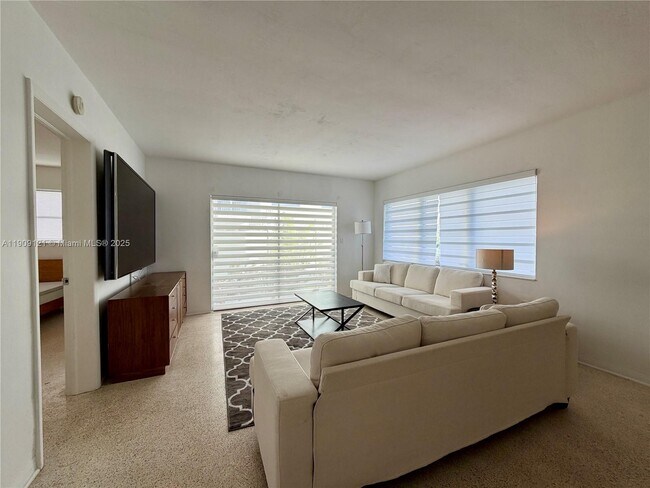 Building Photo - 1135 101st St