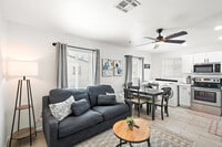 Building Photo - 2302 W Colter St