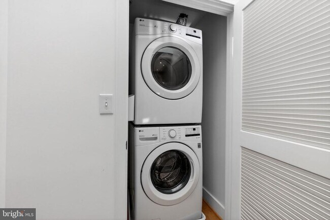 Building Photo - 1328 Maryland Ave NE