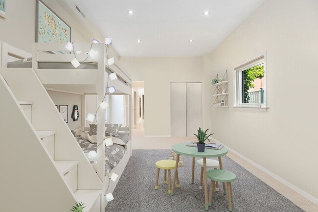 Building Photo - 2112 N Dayton St