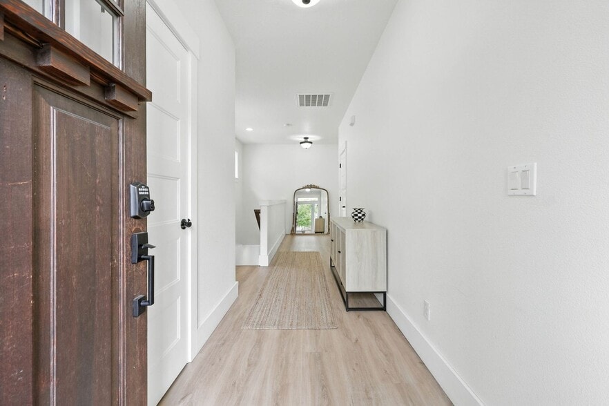 Building Photo - 15004 SE Shaunte Ln