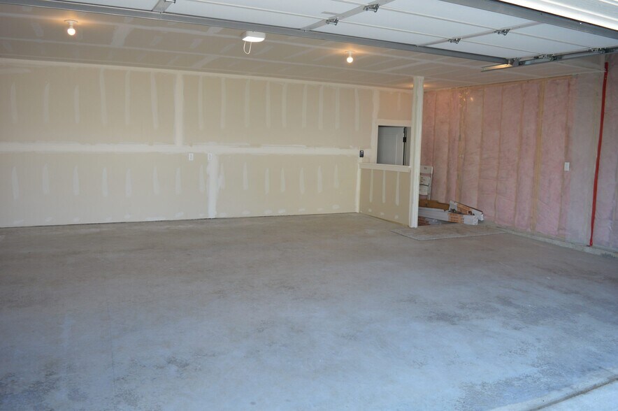 Building Photo - 4832 Lacy Rd