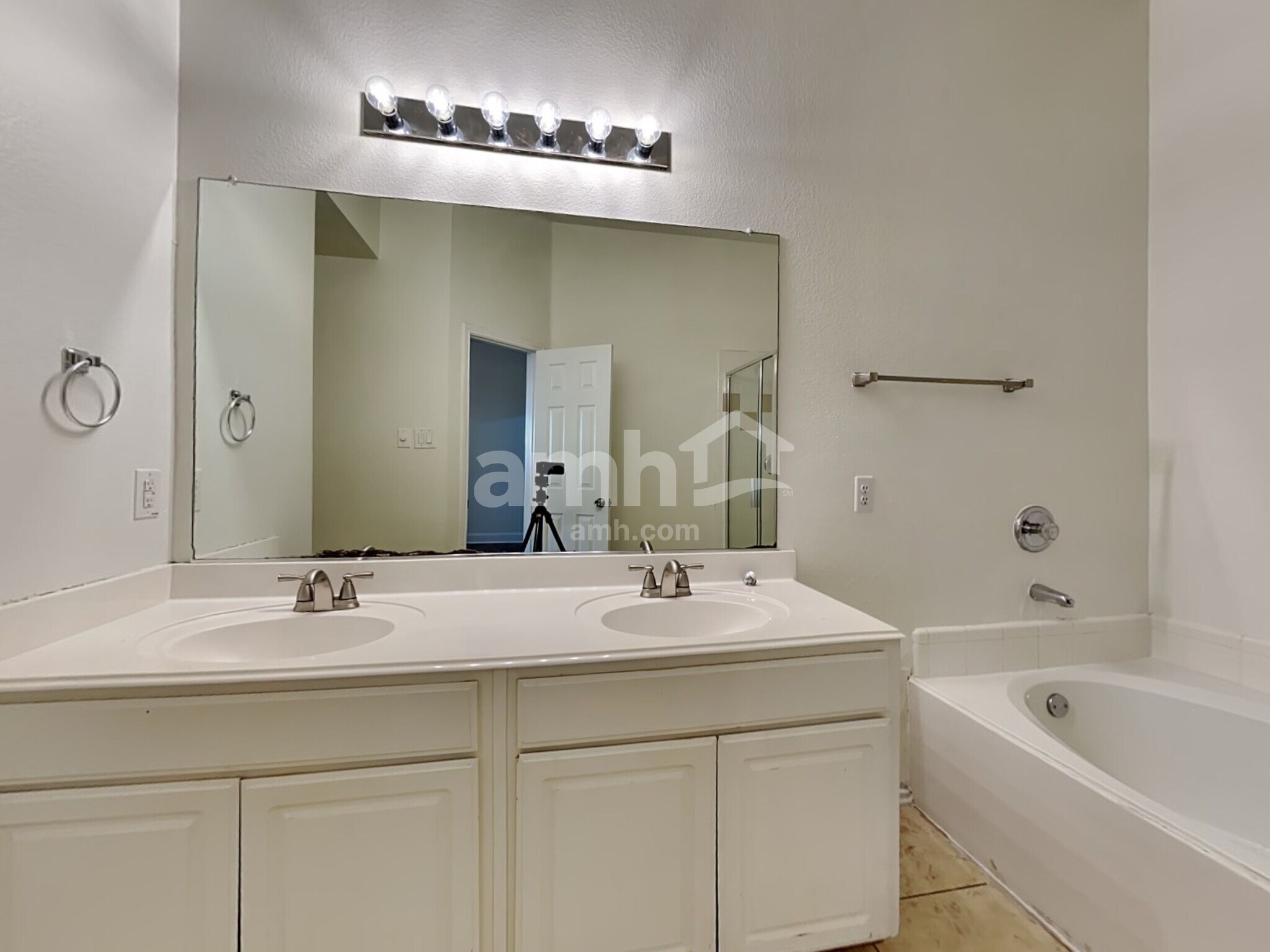 Building Photo - 11600 Turkey Creek Dr