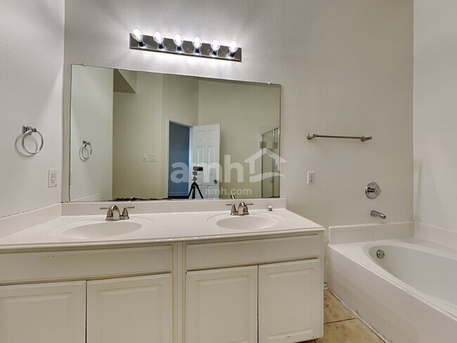 Building Photo - 11600 Turkey Creek Dr