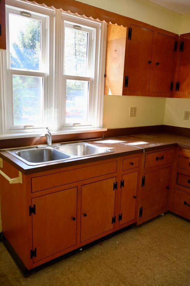 Building Photo - Bungalow in Penn Manor : 2bd/1ba