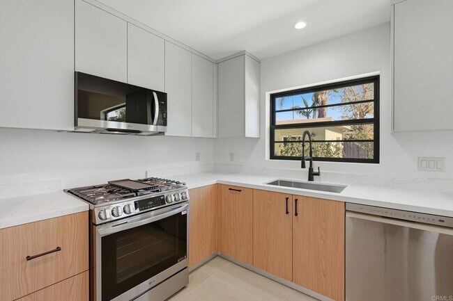 Building Photo - 1065 Buena Vista Way