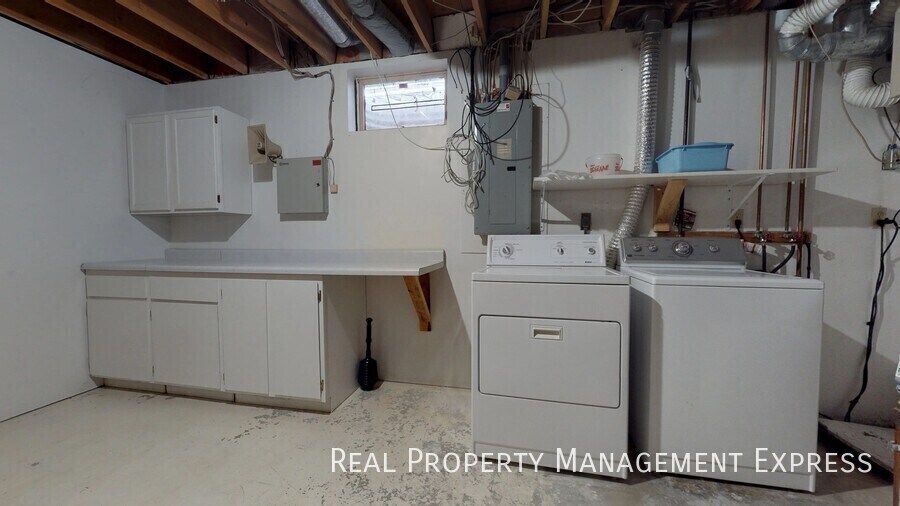 Building Photo - 4712 E Blazewood Dr