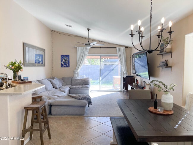 Building Photo - 1077 W Olive Ave