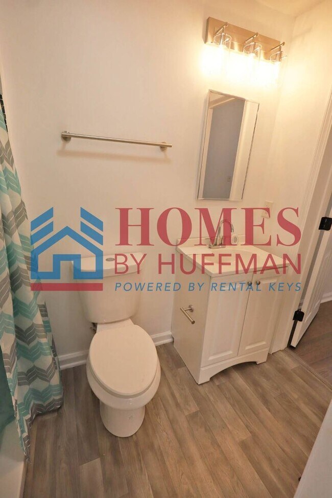 Building Photo - 910 Harriet St