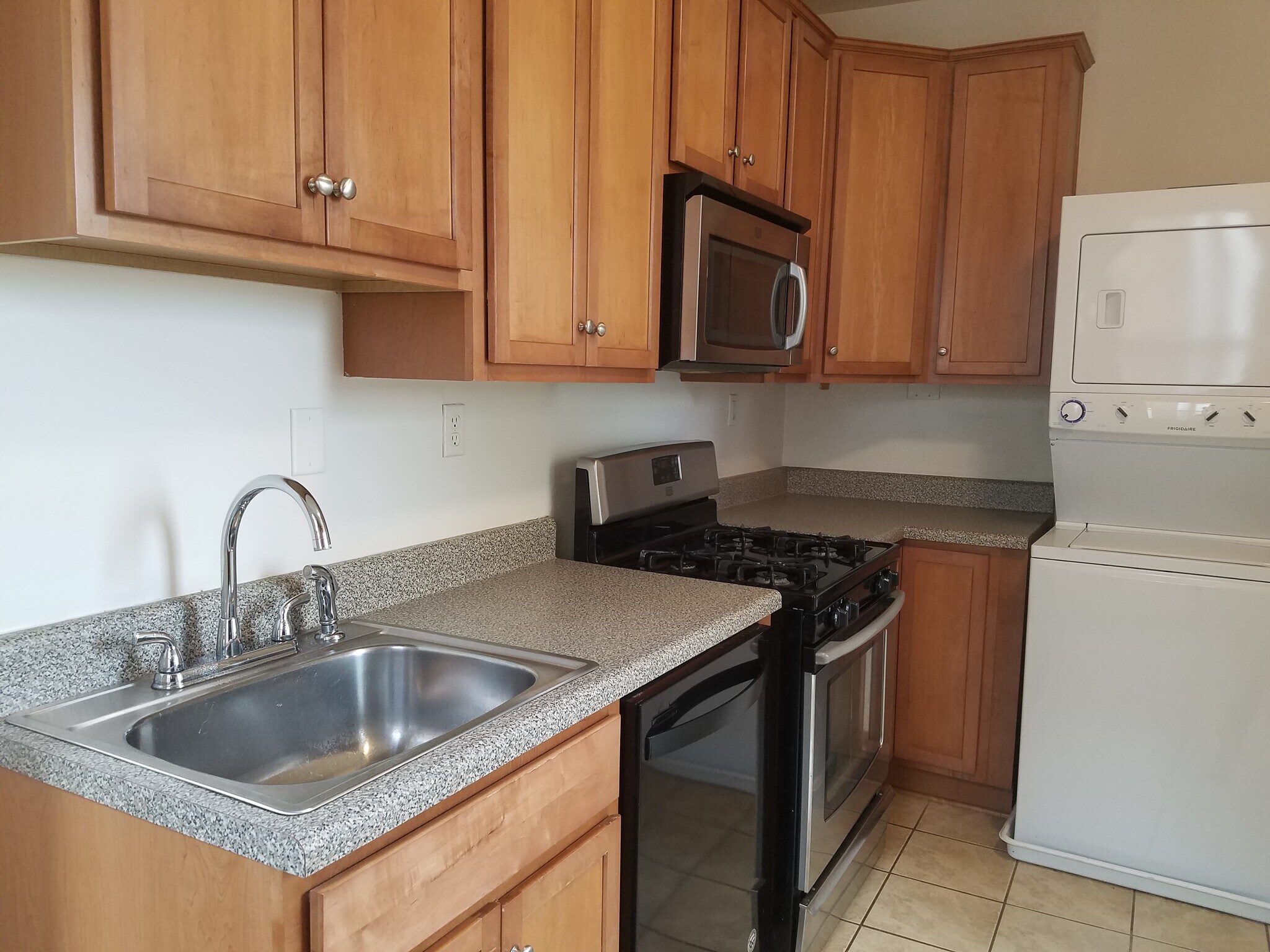 Building Photo - 416 N 32nd St