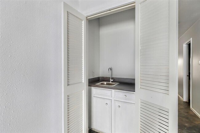 Building Photo - 5869 Sampley Way