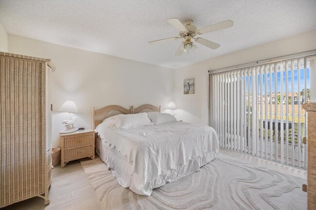 Building Photo - 880 Bird Bay Dr W