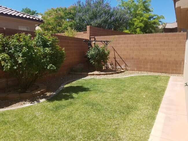 Building Photo - Spacious Home For Rent
