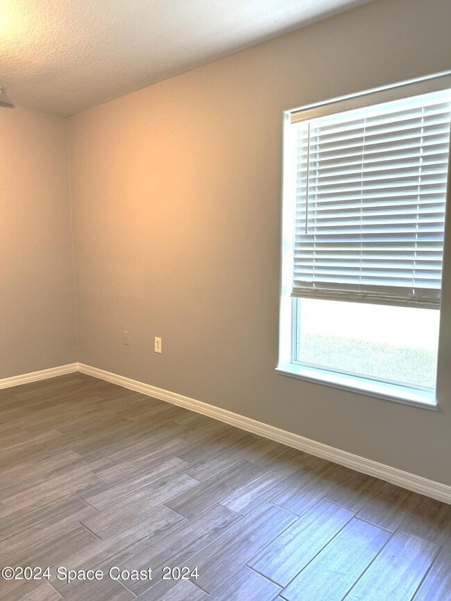 Building Photo - 5615 Andrea St