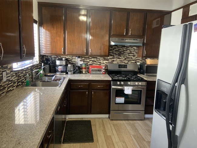 Kitchen - 10030 Owensmouth Ave