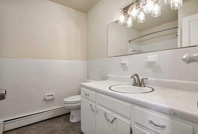 Building Photo - Spacious 3 Bed 2 Bath Rancher Available NOW