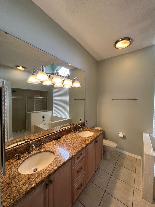 Building Photo - Fountain Lakes Community