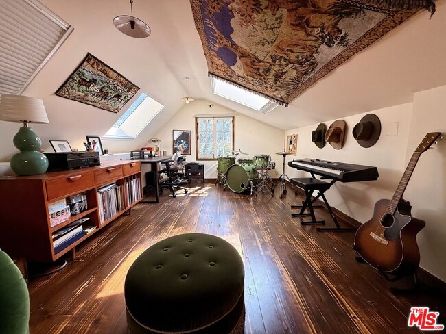 Building Photo - 2566 Verbena Dr