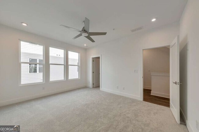 Building Photo - 515 Motivation Cir NW