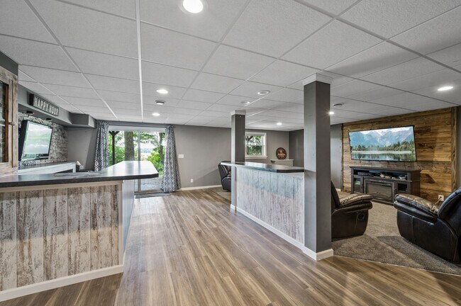 Building Photo - Stunning Rambler on Acreage with Lake Shor...