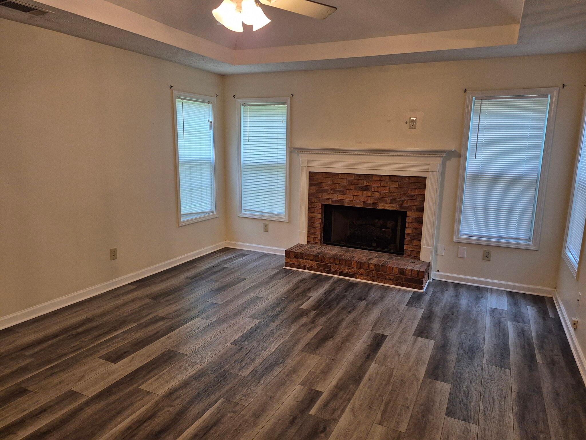 Building Photo - 153 Valleydale Dr