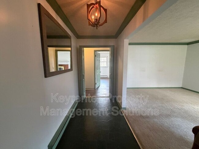 Building Photo - 907 Ladd Rd