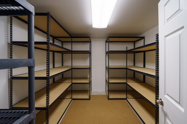 Building Photo - 2930 Glacier Way