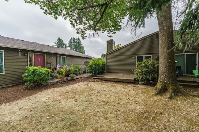 Building Photo - 2 Bedroom 2 Bath with single car garage