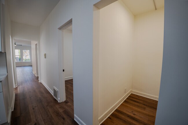 Building Photo - 5737 N Washtenaw Ave