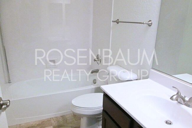 Building Photo - Gorgeous 3-bedrooms, 2-baths home tucked a...