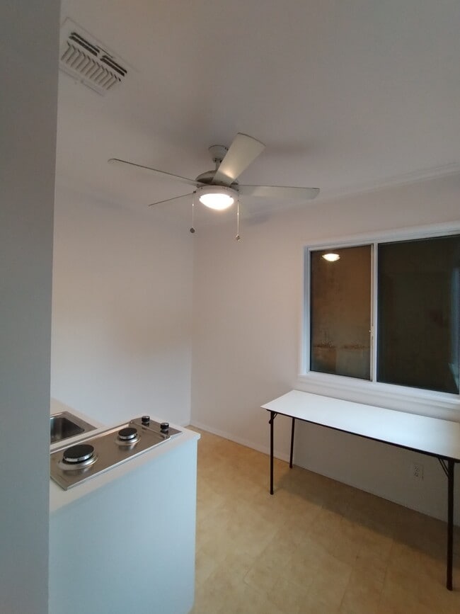 Building Photo - 6943 Balcom Ave