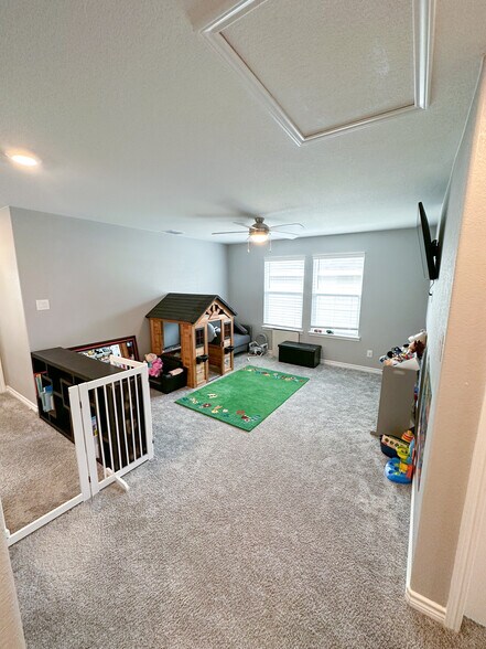 Loft upstairs - 10111 Hickory Crk