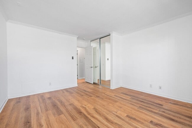 Building Photo - Available now! Updated Versailles Condo in Newport Beach